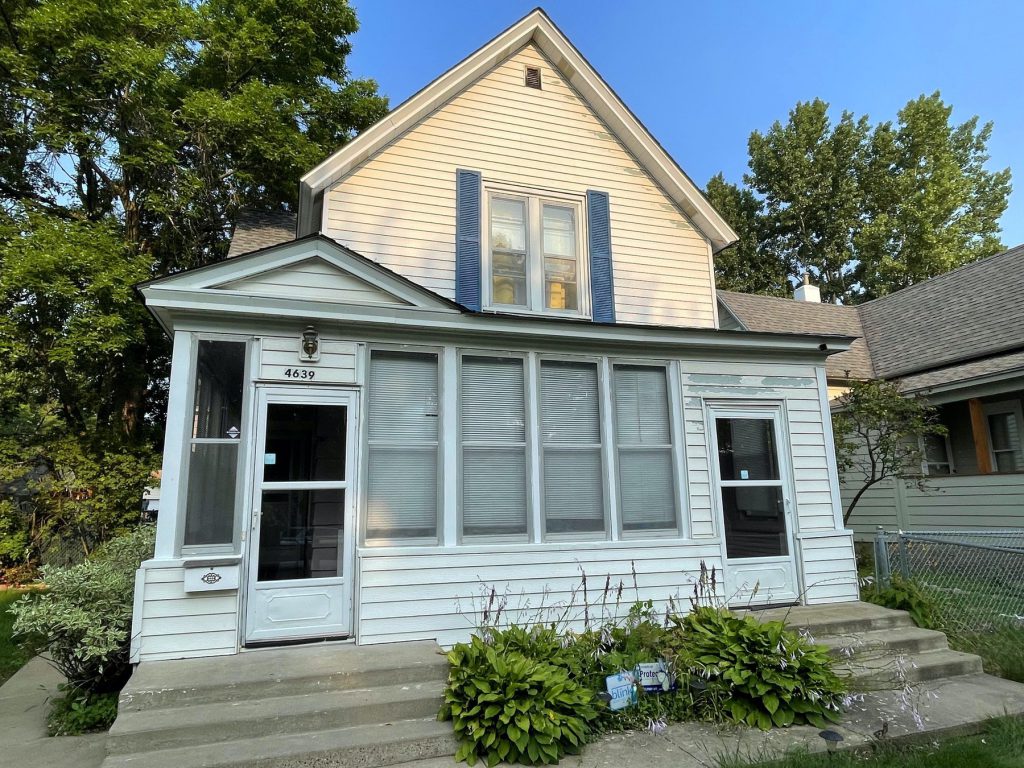 Minneapolis Exterior House Painters - Before